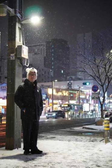 雪地里有男人在街道上

AI 生成的内容可能不正确。