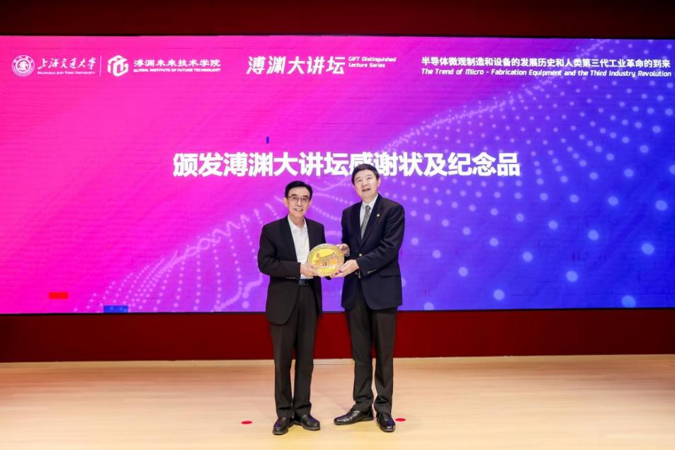 F70A2496_3717514719-3977356942